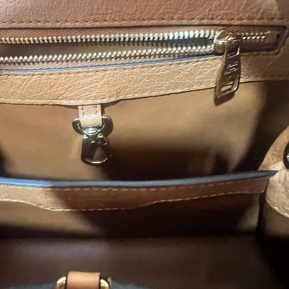 Louis Vuitton Capucine small Exotic ostrich bag NWT pristine - Picture 12 of 13